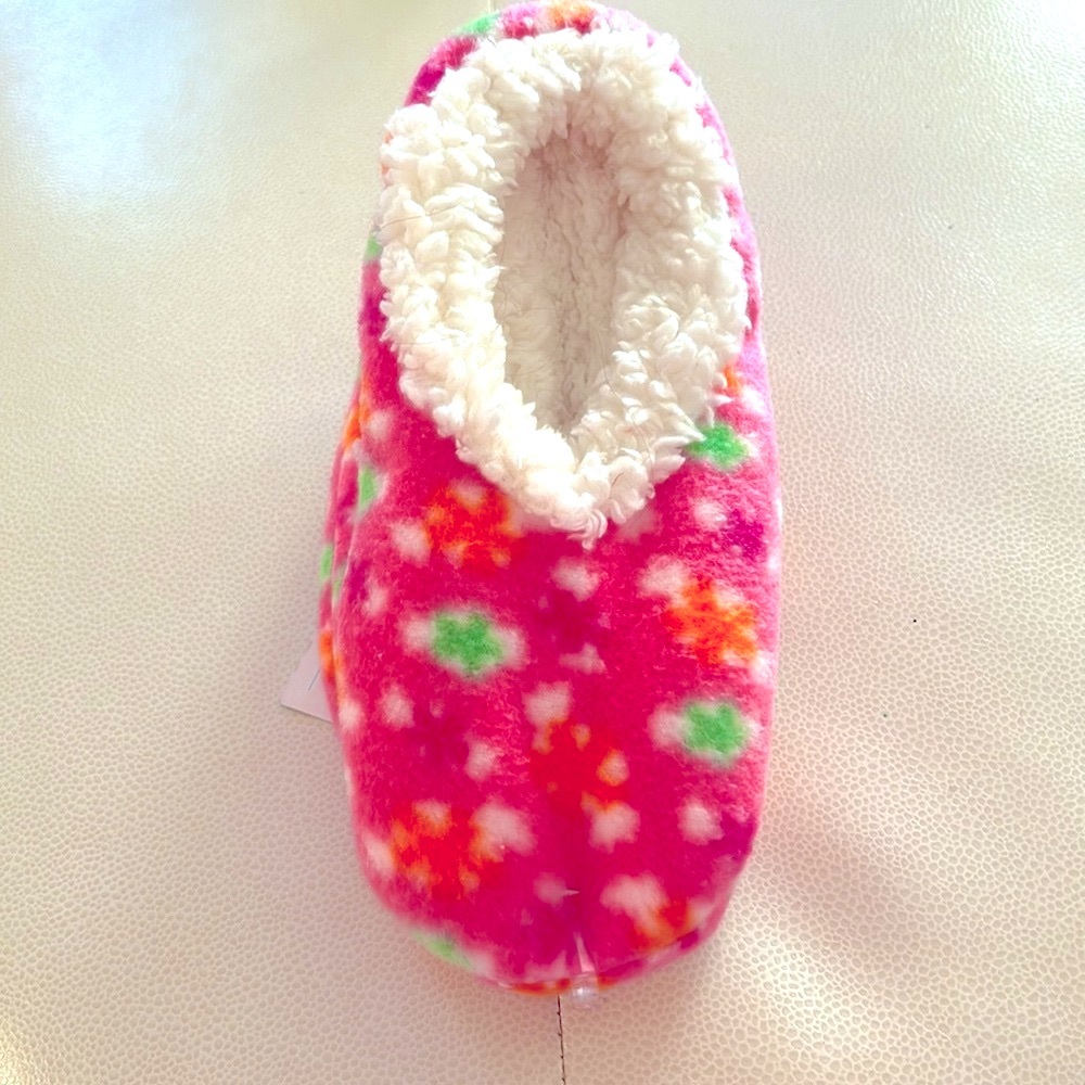 Snoozies Slippers 5/6 Pink NWT Gift Stretch Non-skid Soles Vintage Loungewear